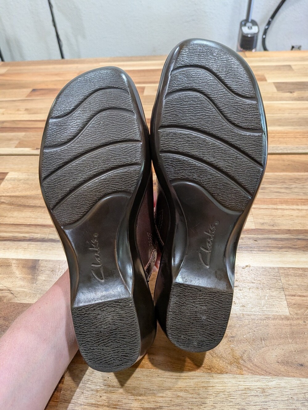 Clarks Bendables Clogs Size 7.5 Brown Leather Comfort Mule Shoes Slip On Casual - Picture 5 of 7